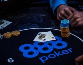 Board com logo da 888 poker