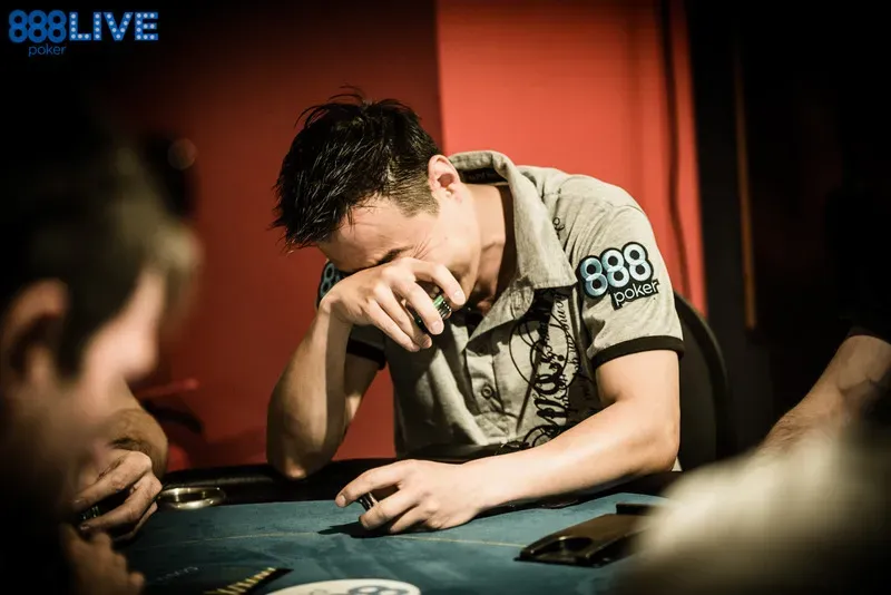 Jogador de poker estressado